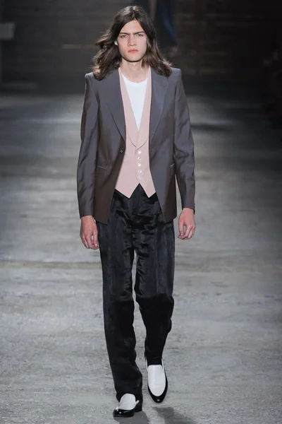 Look 17